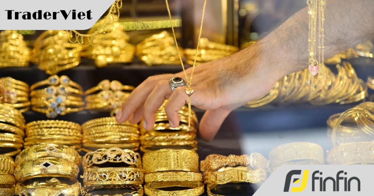 Người dân ồ ạt rút tiền gửi để 'bắt đáy' vàng, một quốc gia chịu sức ép lớn