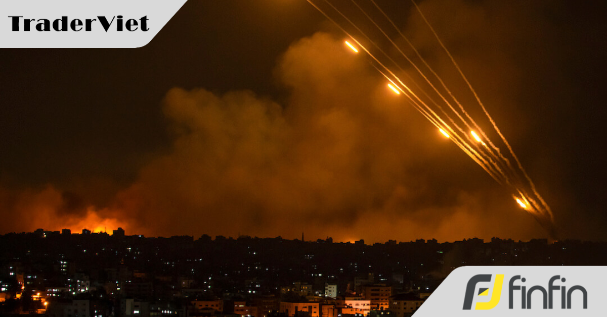 Israel không kích Iran, giá dầu thô vọt tăng mạnh