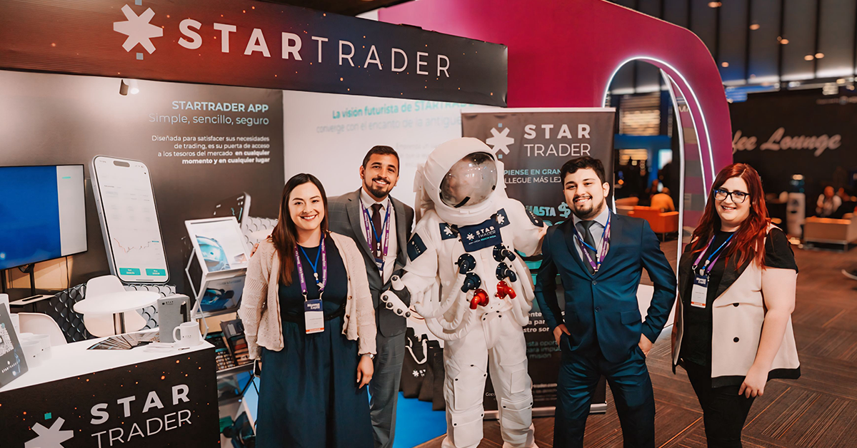 Tầm nhìn tương lai hội tụ với vẻ đẹp cổ xưa vượt thời gian tại gian hàng của STARTRADER trong sự kiện Money Expo Colombia