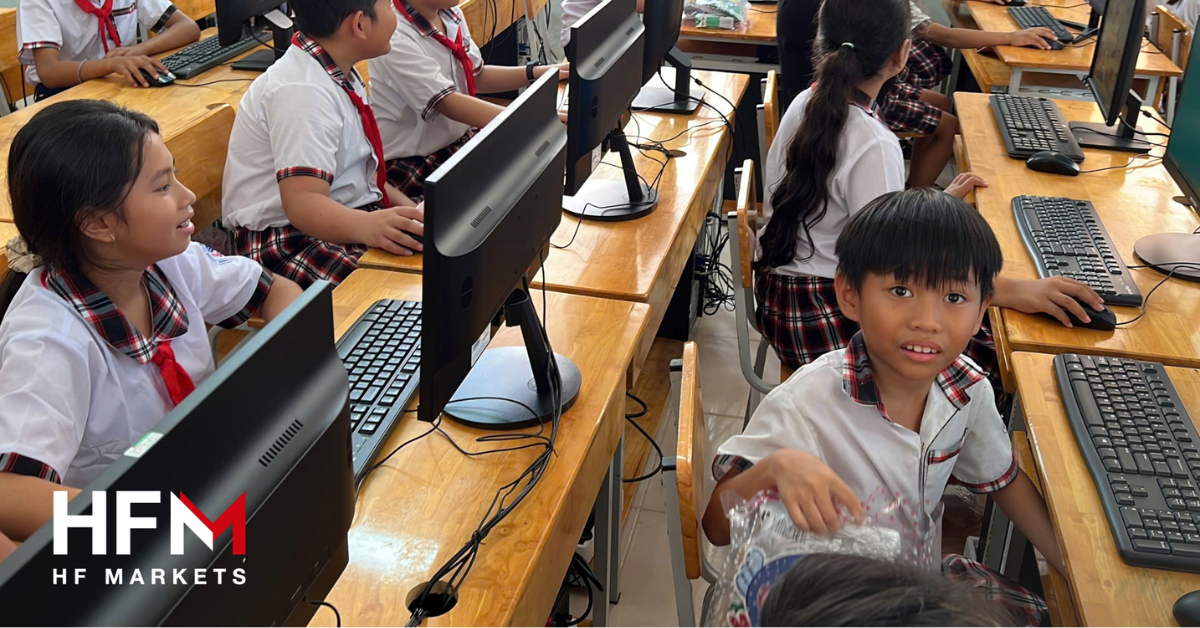 Ánh Sáng Tri Thức: HFM Trao Tặng Máy Tính Cho Trường Tiểu Học Tân Thuận