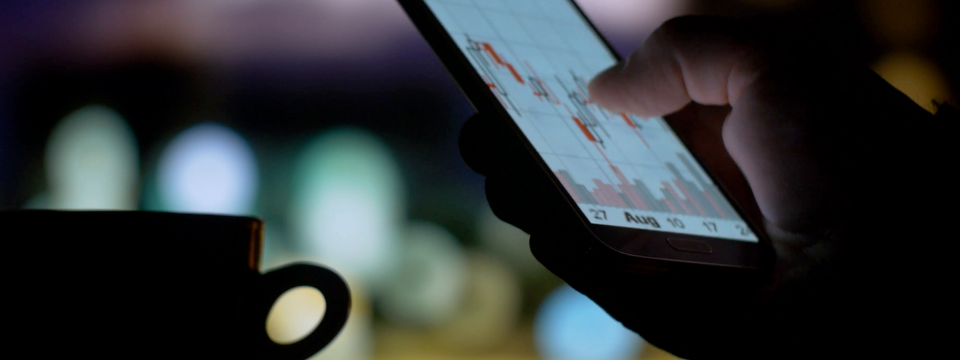 Trader giao dịch dài hạn nên sử dụng smartphone như thế nào cho đúng cách?