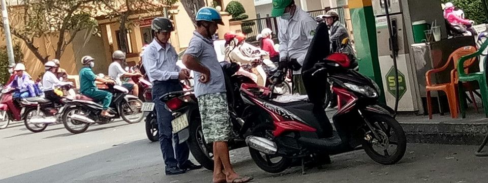 Vì sao anh em TraderViet nên đi đổ xăng gấp kẻo trễ?