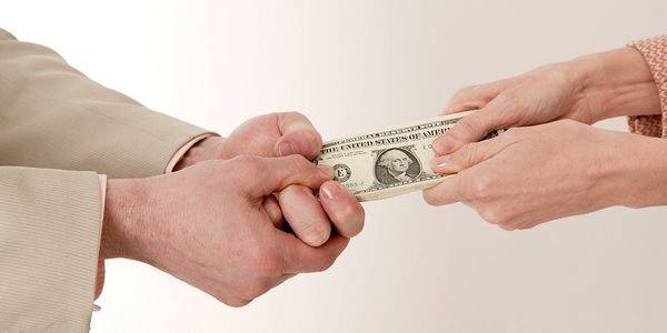 Tại sao bao nhiêu lợi nhuận thắng lại đem nộp ngược lại vào thị trường?