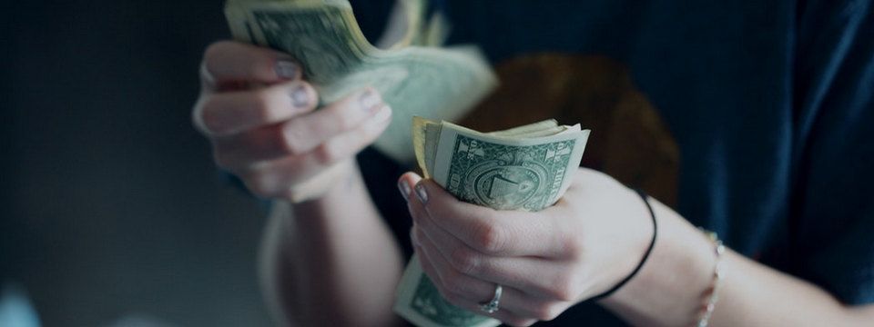 Tại sao bạn lại đuổi theo tiền ( phần 1 ) - Tiền không làm chúng ta hạnh phúc hơn