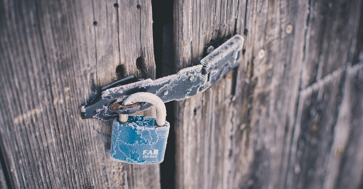 Bài học thực tế một Trader Việt bị khóa tài khoản forex do chia sẻ pass view rộng rãi