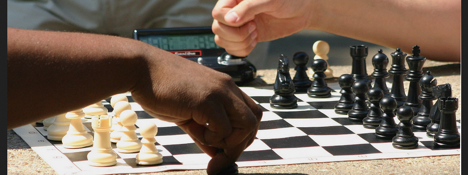 Cách "đi tiền" hiệu quả: chốt lời cố định hay dùng trailing stop