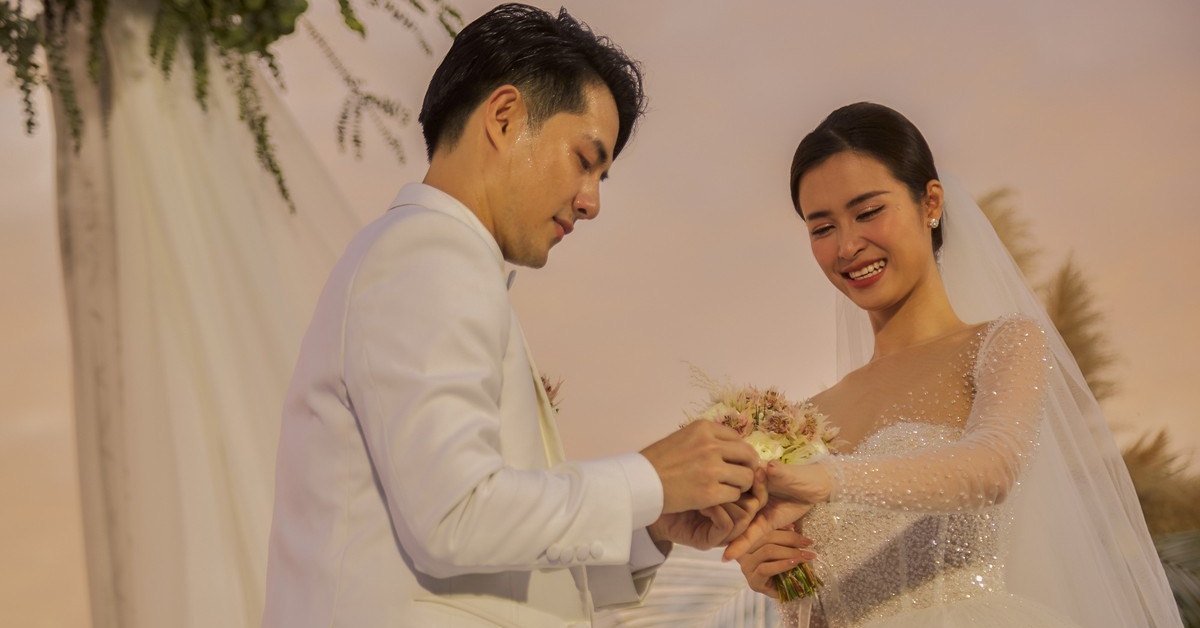 Chặng đường yêu 10 năm của Đông Nhi và Ông Cao Thắng - Bài học giúp Trader có một "happy ending"!