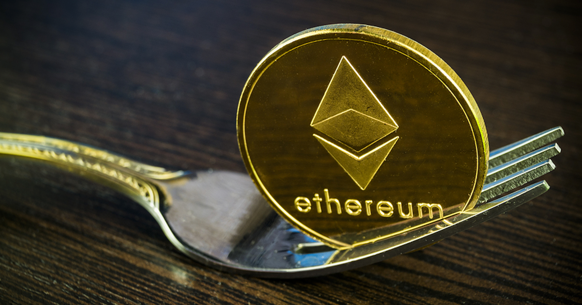 Giá Ethereum thực sự tương quan mạnh và phụ thuộc nhiều vào Bitcoin?