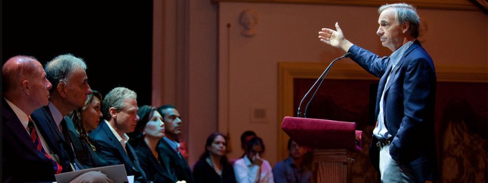 Ông trùm quỹ đầu cơ lớn nhất thế giới tư vấn gì cho những nhà đầu tư bình thường?