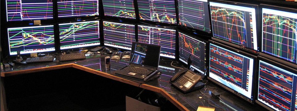 Tại sao các Trader trong quỹ thường dùng nhiều hơn 2 màn hình máy tính?