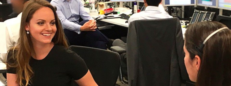 Một ngày làm việc của nữ Banker tài chính xinh đẹp tại ngân hàng Nomura