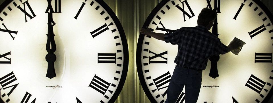 Lưu ý chuẩn bị đổi giờ DST và tác động của nó đến công việc trading của chúng ta